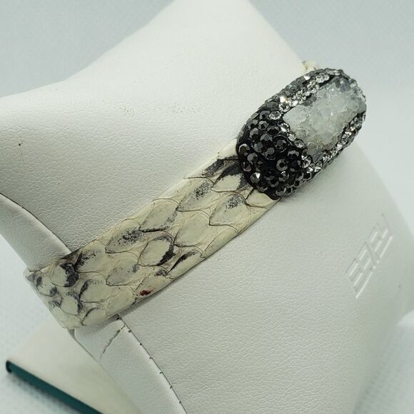 Unique White & Gray Bracelet & Ring Set